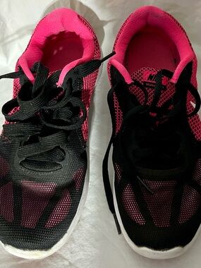 Nike Women's Black and Hot Pink Mesh Running Shoes